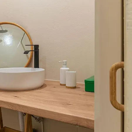 Apartament 332 *